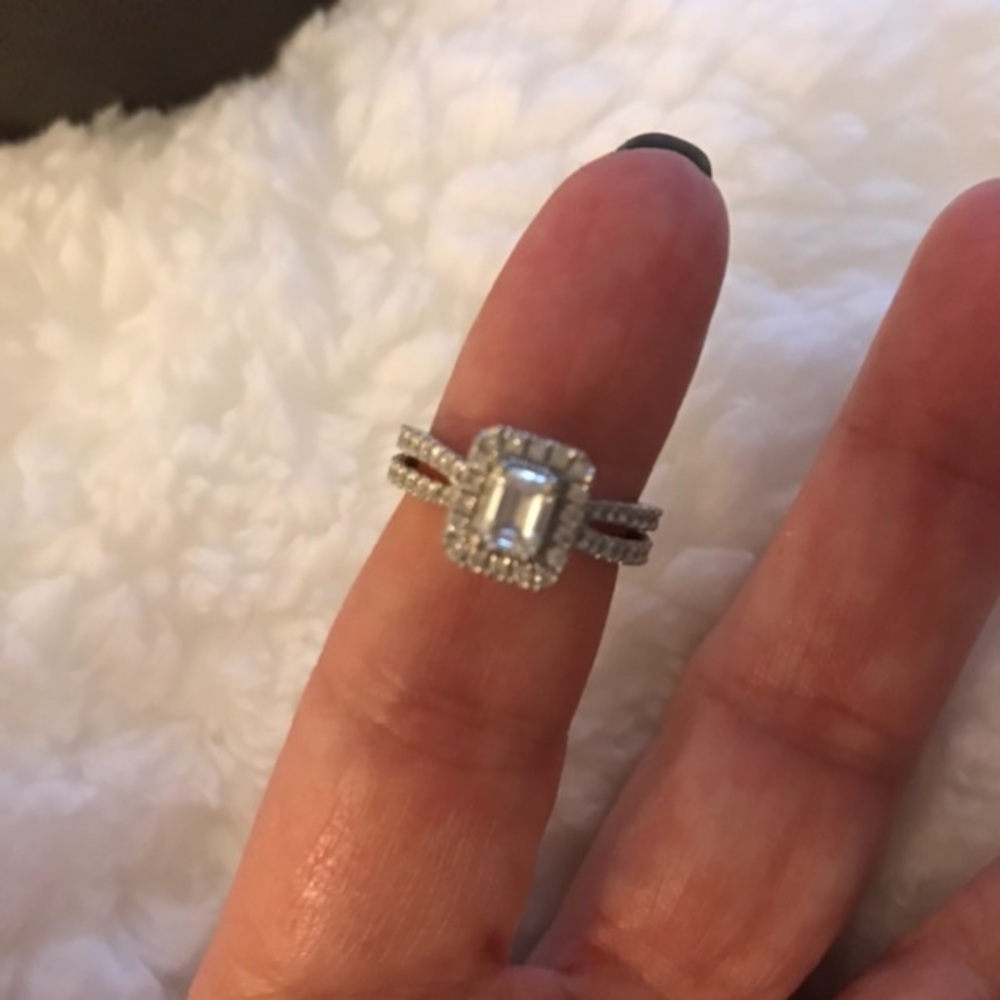 Vera Wang Ring